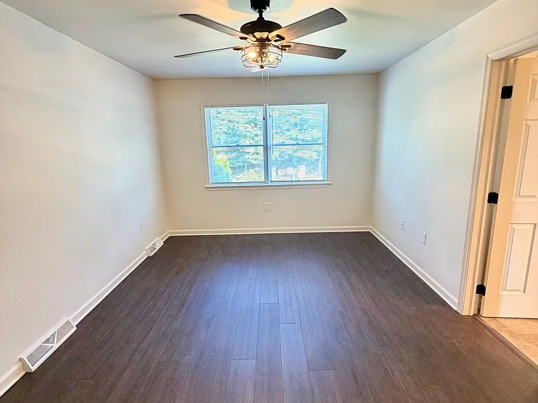 33 Park View Dr — Photo 27
