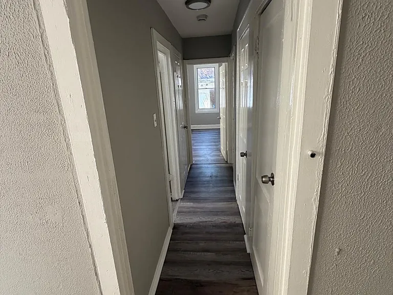 186 N 12th St #1B — Photo 8