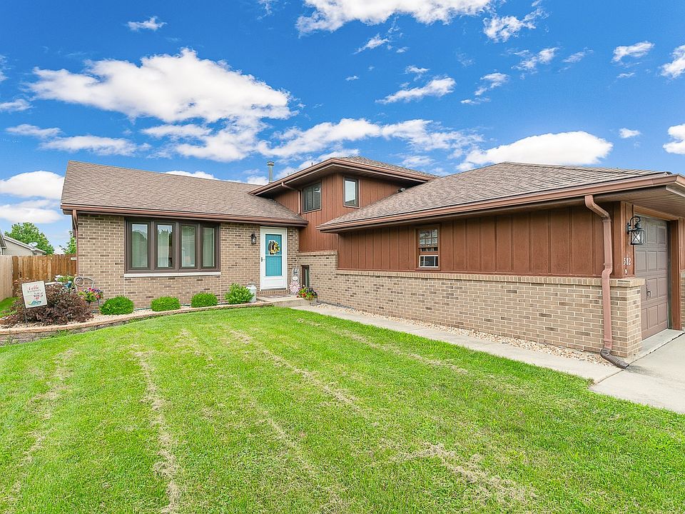1st image of 582 Elizabeth Dr