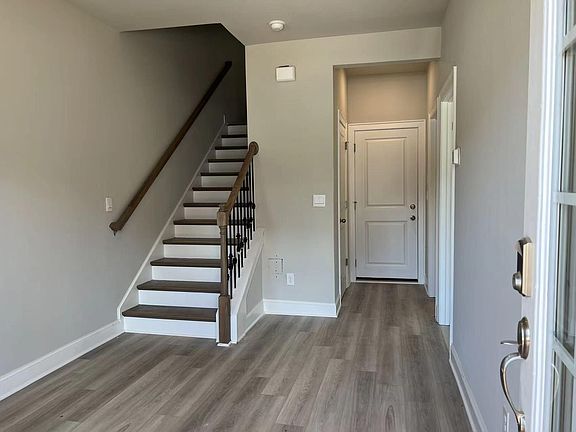 4th image of 399 Lincoln St