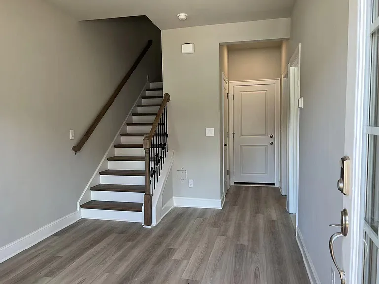 399 Lincoln St — Photo 4