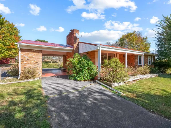 207 Broad Hollow Rd, Pearisburg, VA 24134