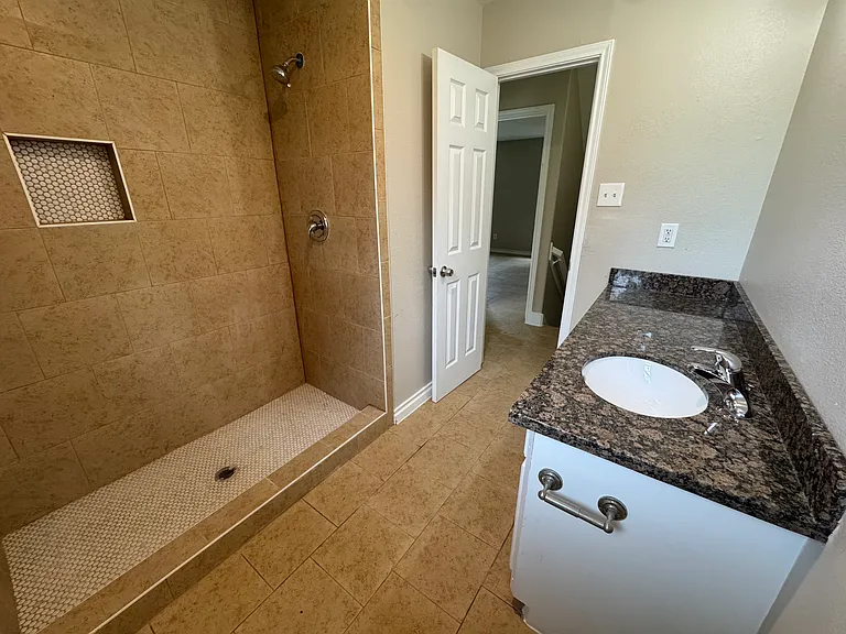 303 E John Alber Rd #B — Photo 7