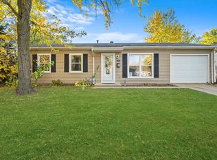 802 Post Ln, Streamwood, IL 60107