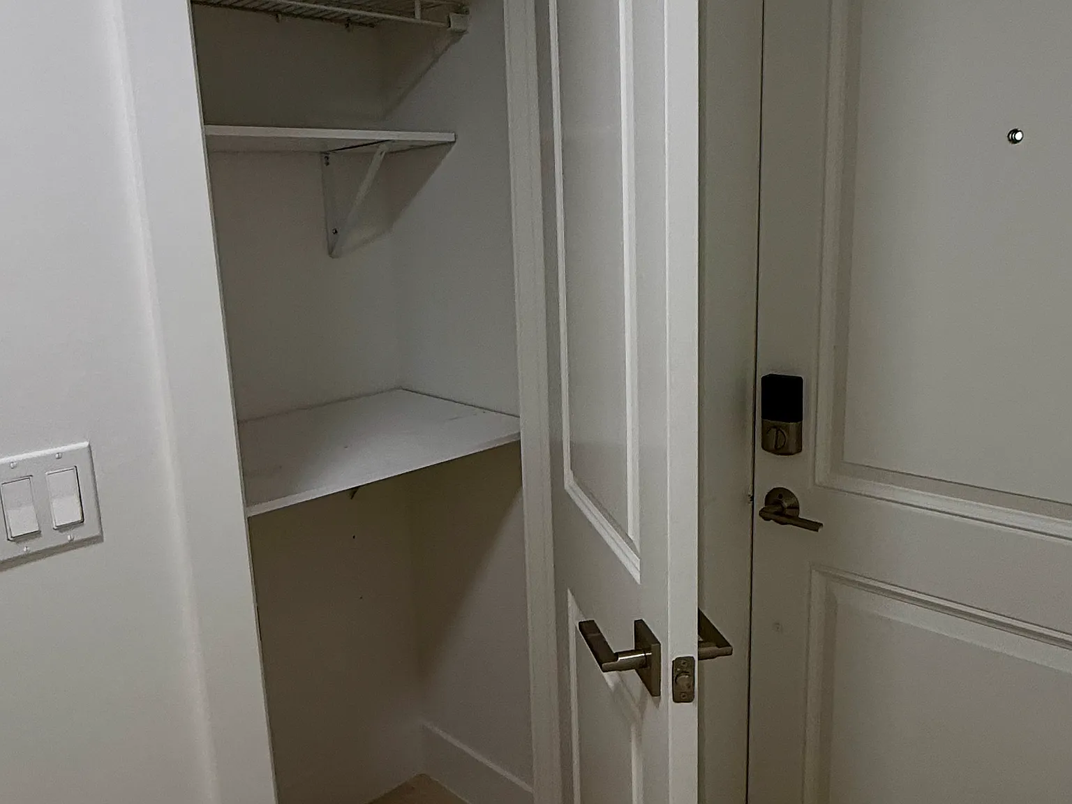 2 bed, 1100 sqft, $2,100 — Photo 3