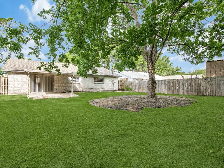 5913 Maple Ln — Photo 12