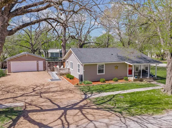 625 N Sumner St, Belle Plaine, KS 67013