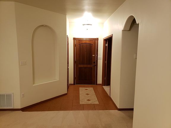2nd image of 1621 Bradley Ct #1