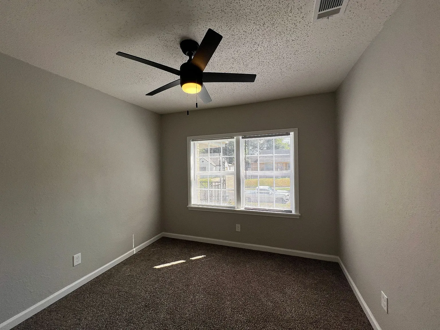 176 E Fernwood Ave — Photo 2