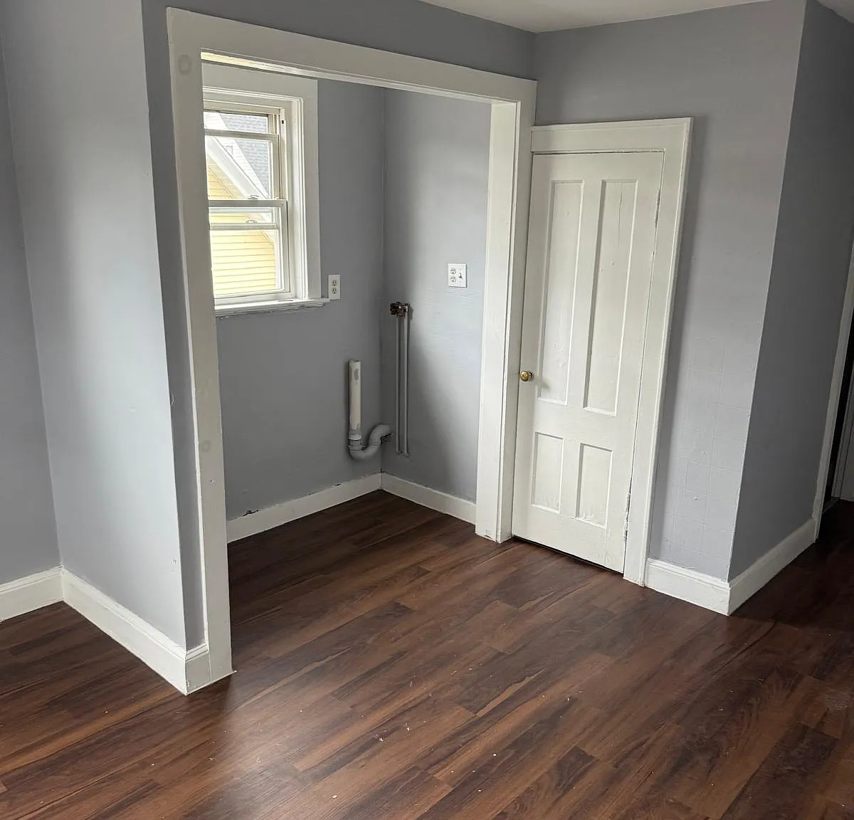 4 bed, 1300 sqft, $2,700 — Photo 2