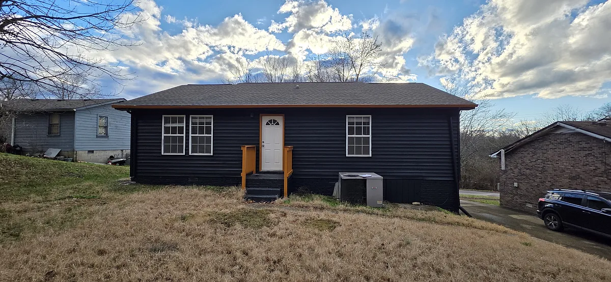 Building Photo - 2323 Ilolo St #1