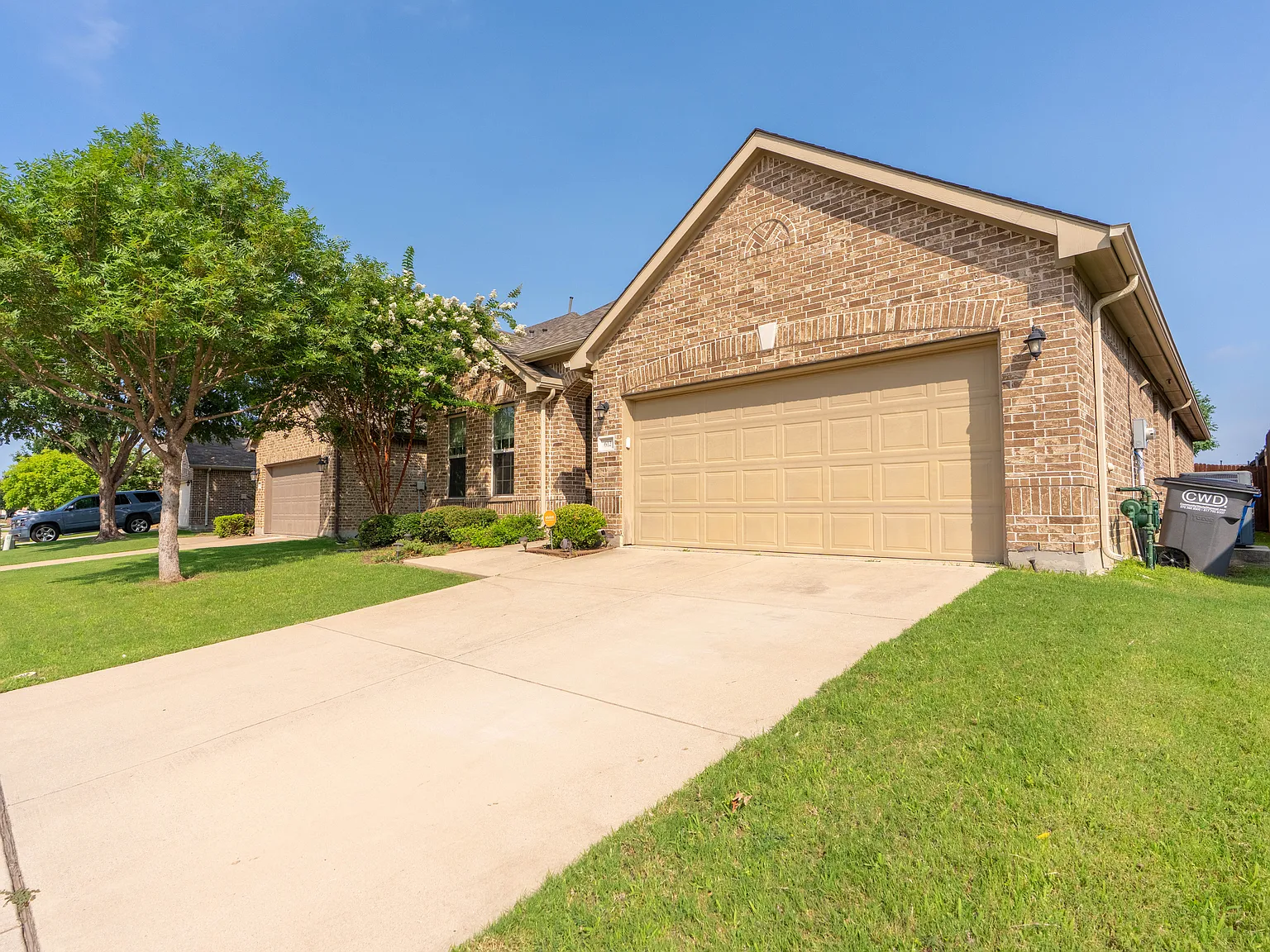 4 bed, 2044 sqft, $2,495 — Photo 2