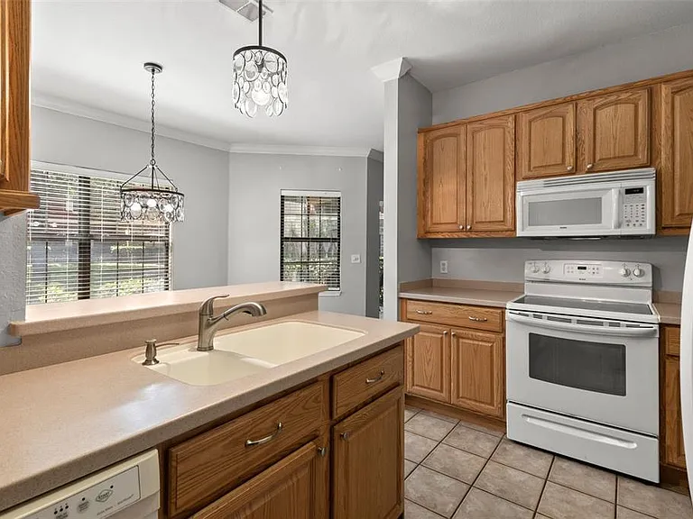 2200 Tuscany Trce #15 — Photo 15