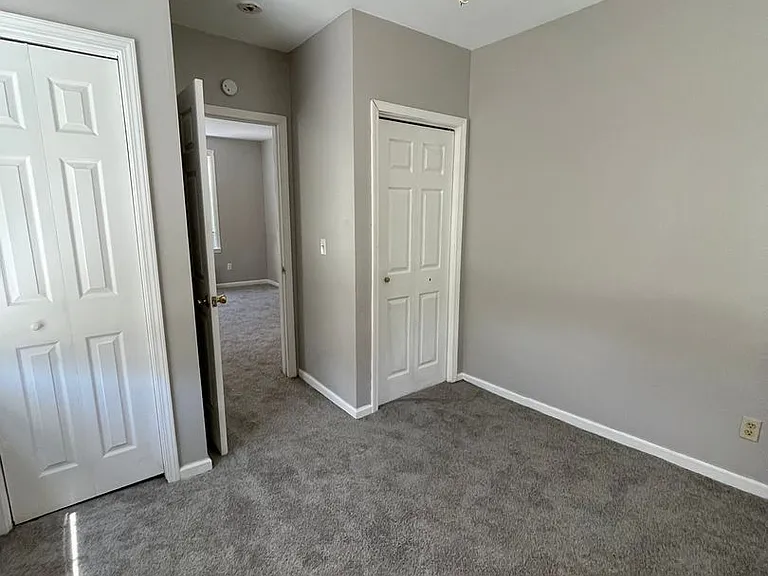 14800 E Vernor Hwy — Photo 25