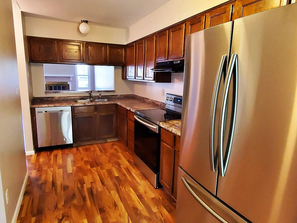 Brand new countertops and stainless steel appliances!
