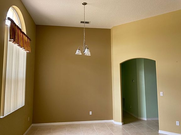 2nd image of 12934 Colonnade Cir