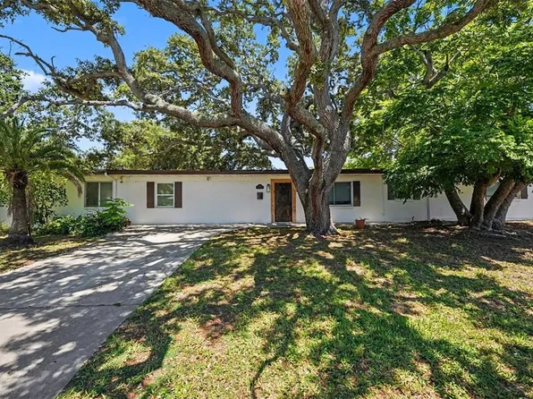 217 GARDEN CIRCLE, BELLEAIR, FL 33756