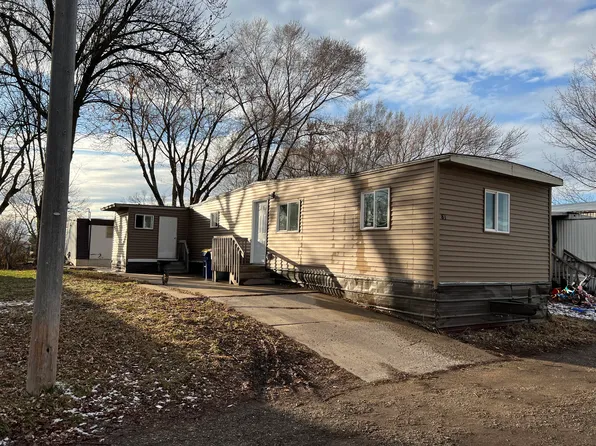 1920 2nd St NW Trailer 81, Faribault, MN 55021