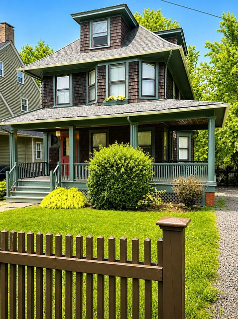 42 Gates Ave