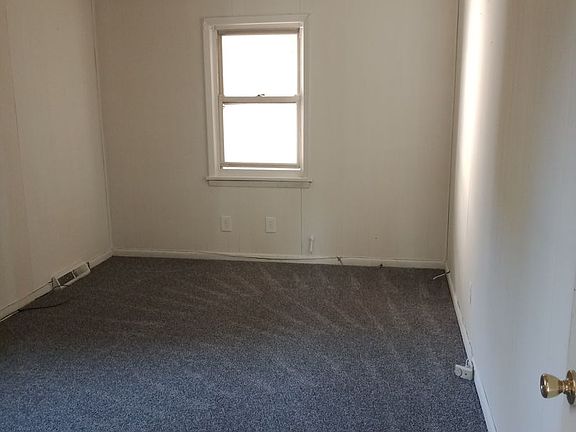 5th image of 3312 Woodlawn St #B