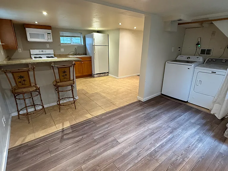 519 W McGraw St #B — Photo 8