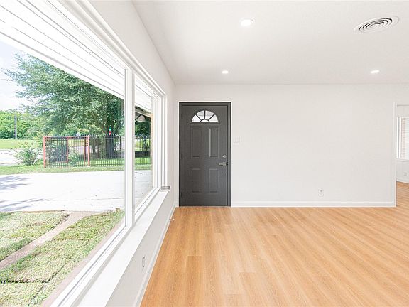 5th image of 2730 Knotty Oaks Trl