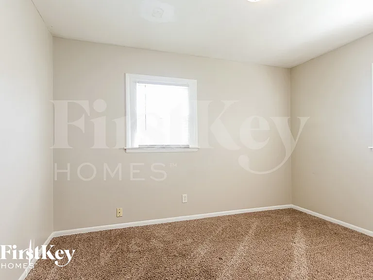 1425 Western Dr — Photo 8