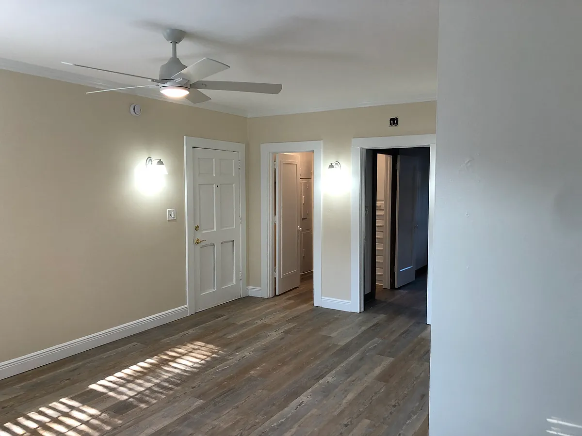 Building Photo - 529 E Tennessee St #102