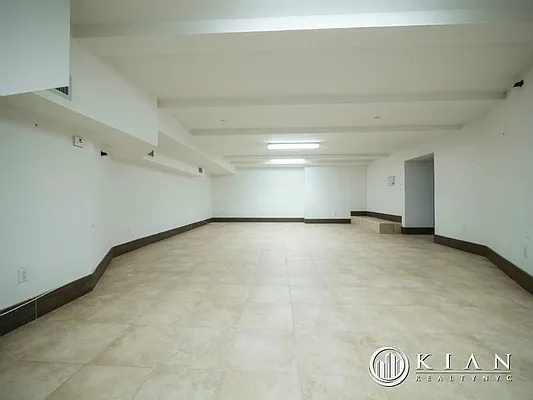 Rented by Kian Realty | media 15