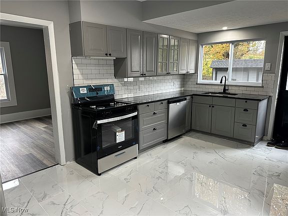 2nd image of 21349 Lake Shore Blvd