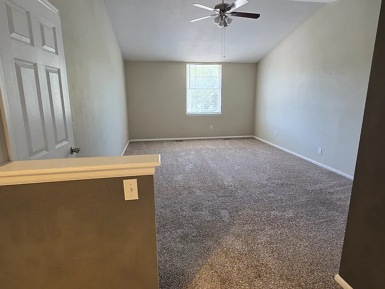 685 Georgetown Ln — Photo 16