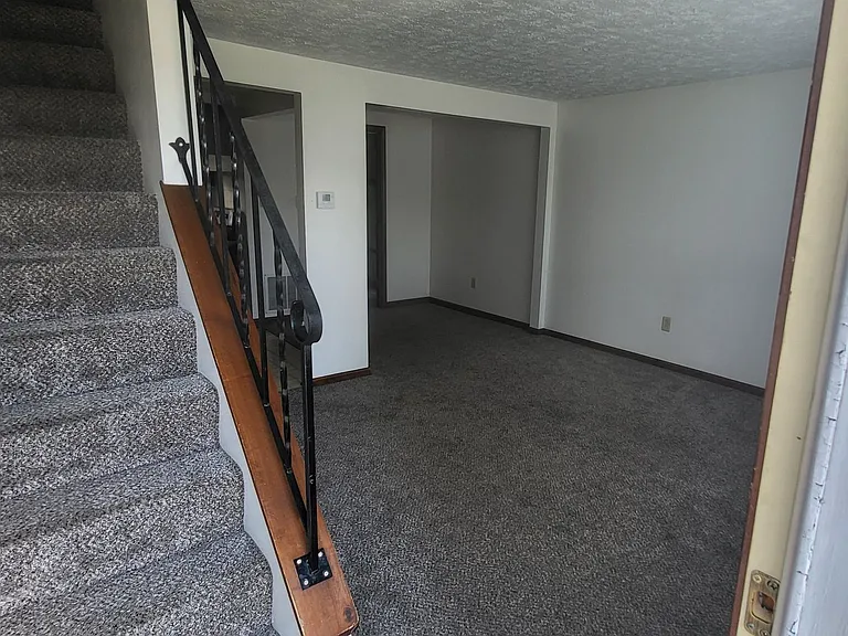 1817 W Chestnut St — Photo 3