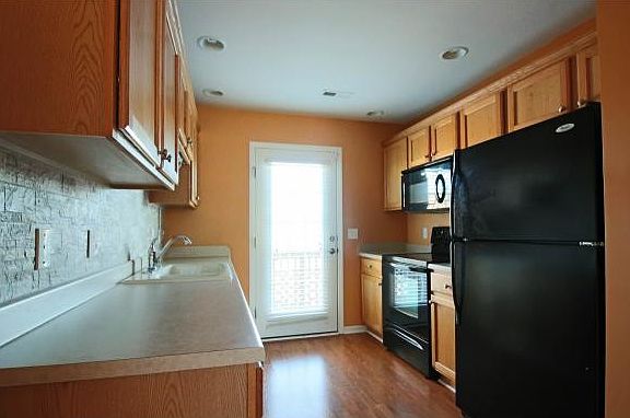 5th image of 404 Stratford Ct