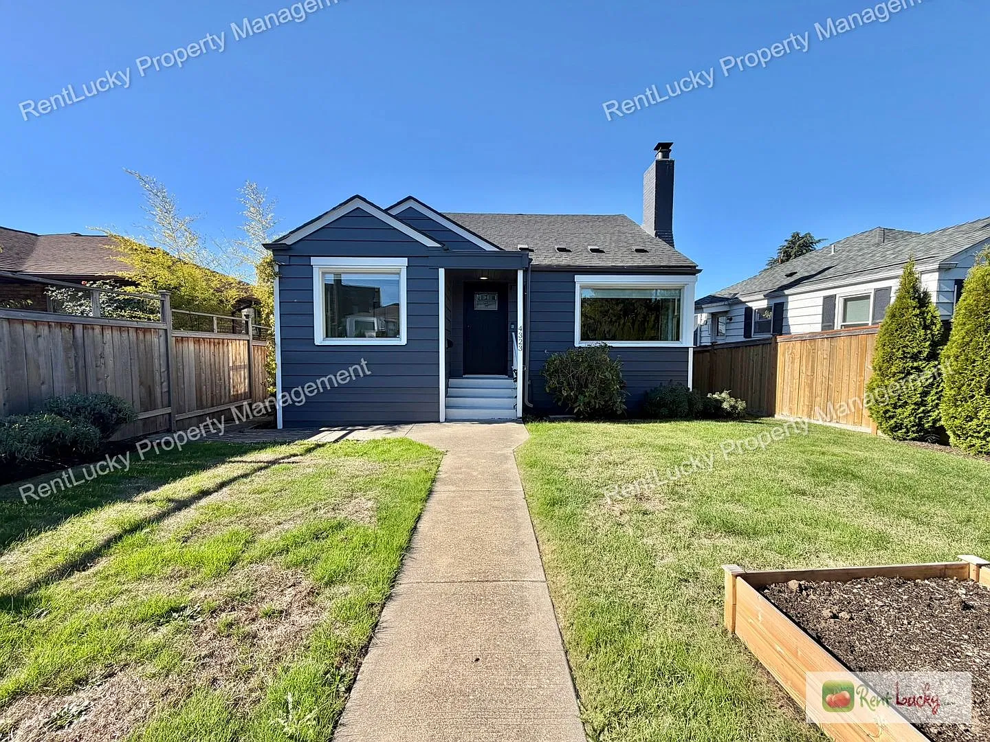 Terrific 4 Bedroom House in Beacon Hill! Fully Fenced Yard and Bonus Room! — Photo 1