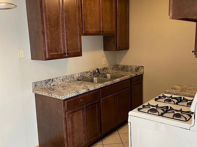 Cedar Avenue Apartments — Photo 23