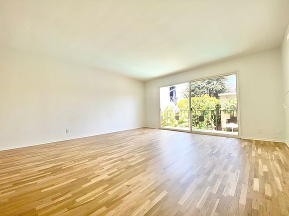 3rd image of 1431 N Hayworth Ave #17