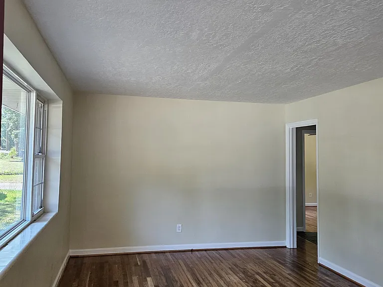 2505 Smith St — Photo 3