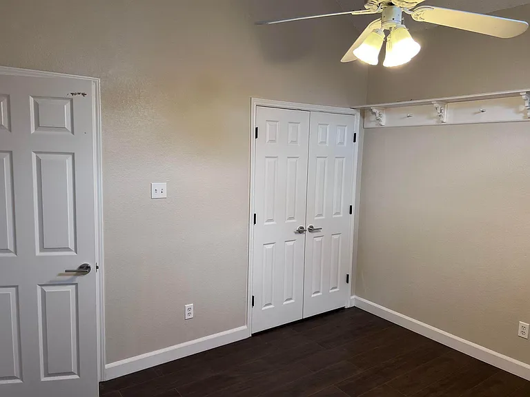 909 Yosemite Trl — Photo 12