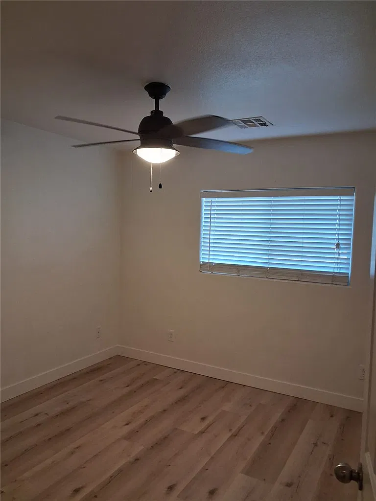 3 bed, 2.5 bath, 1408 sqft, $2,199 — Photo 3