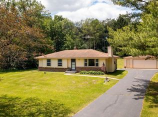 W312S6335 Willow Springs Dr, Mukwonago, WI 53149