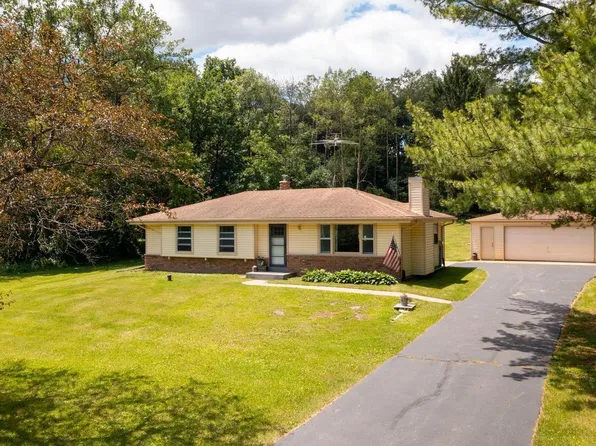 W312S6335 Willow Springs DRIVE, Mukwonago, WI 53149