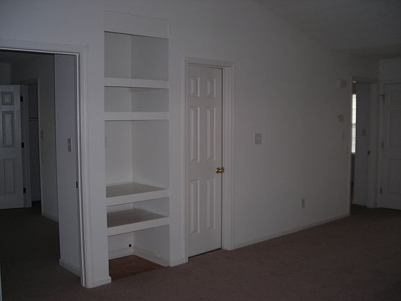 3rd image of 114 Springwood Ln