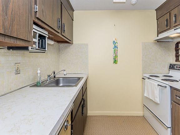 3rd image of 740 Farm Road 104