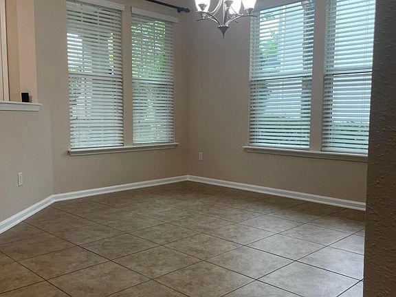 4th image of 13716 CHIPPERFIELD Lane