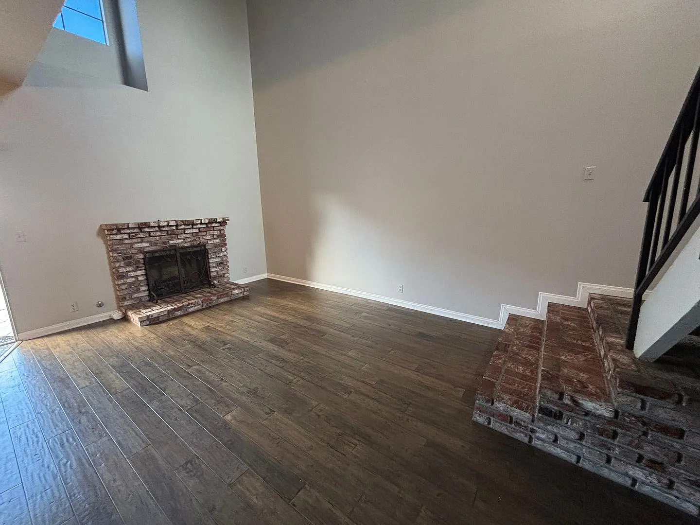 Charming 3-Bedroom Home in the Mountain View Court Community! — Photo 4
