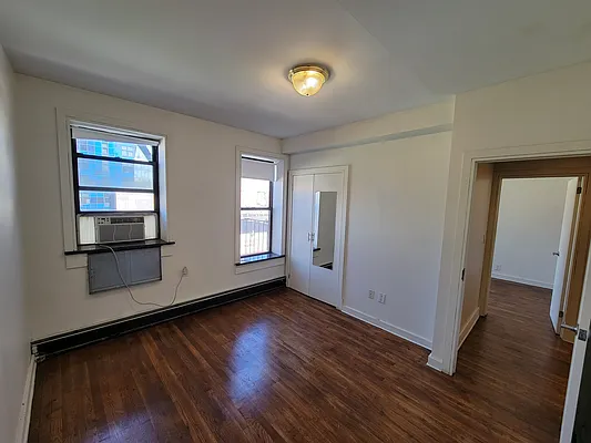 Rented by E Realty International Corp | media 10