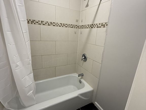 5th image of 4130-4132 Fisher St #17944061