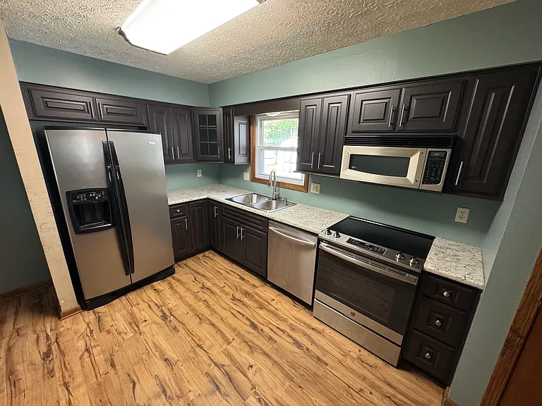 941 Stonegate Rd — Photo 13