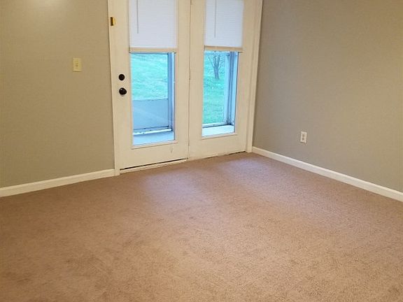 4th image of 1065 Wellington Dr Unit 5