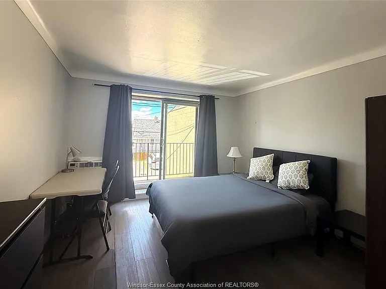 2136 Wyandotte St W #21 — Photo 4
